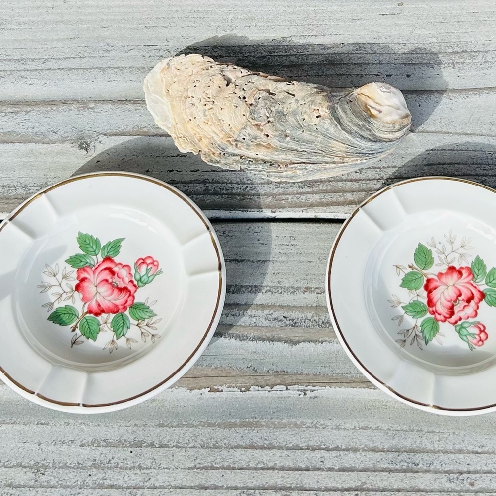 Set of 2 Vintage Wedgwood English Bone China Peony Floral Charnwood Ashtrays. - Picture 6 of 11